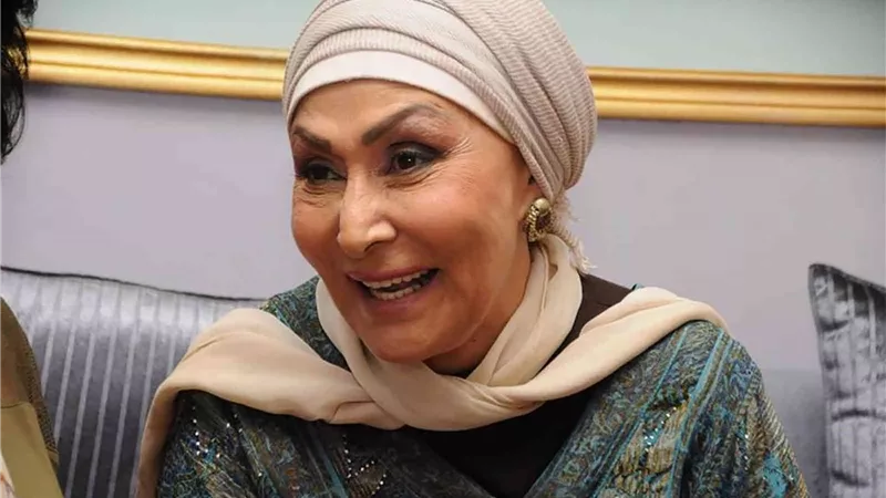 «محدش عارفنا».. فيديو نادر لـ سهير البابلي ويسرا داخل مترو الأنفاق | شاهد