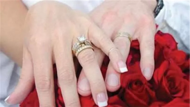 حبس وغرامة..عقوبة صادمة لمن يتزوج بامرأة ثانية دون إخبار الأولى | فيديو