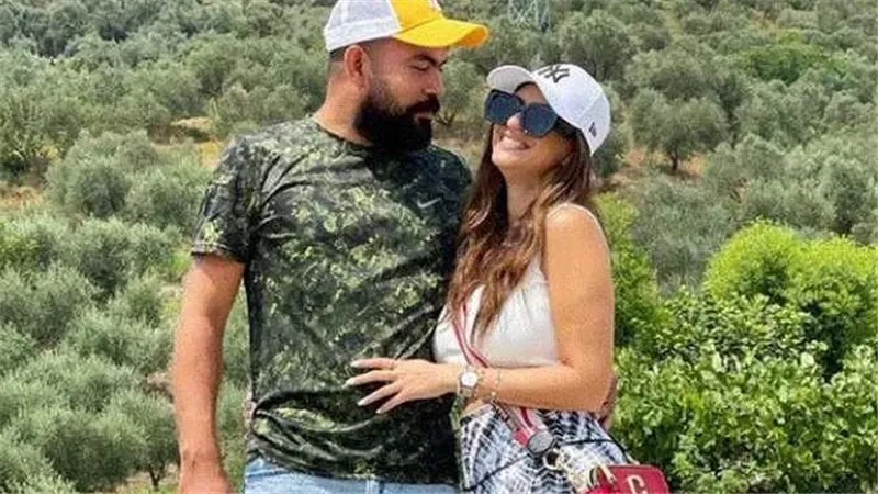 بعد وقف الطيران.. خالد عليش يكشف تفاصيل احتجازه وزوجته في جنوب أفريقيا