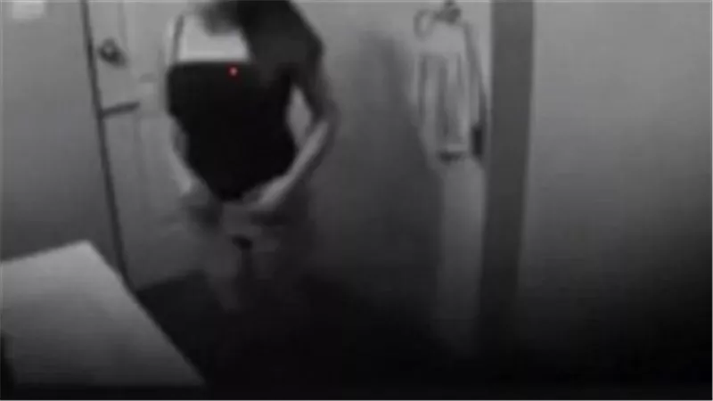 كنت بتفرج بس.. التفاصيل الكاملة لفضيحة زرع كاميرا داخل حمام السيدات بمطعم شهير