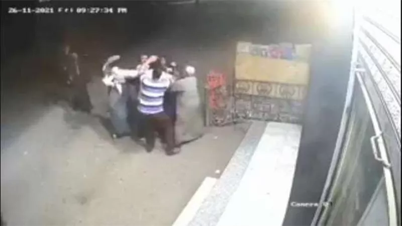 معركة نص الليل.. تفاصيل حرب شوارع بين سيدتين تنتهي بقتيل و3 مصابين 