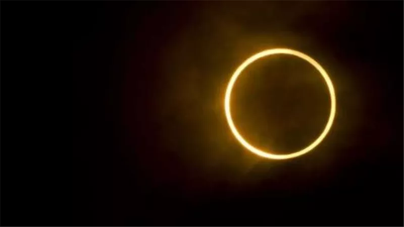آخر ظواهر 2021 الفلكية.. موعد وأماكن حدوث الكسوف الكلي للشمس