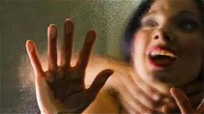 غسلت عارى بإيدي.. أب يقتل ابنته بعدة طعنات لاكتشافه حملها سفاحًا بالوراق
