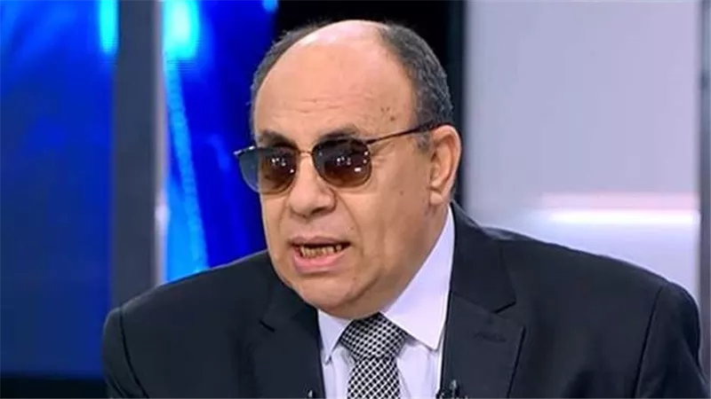لا يروح جامع ولا يدخل ولاده مدرسة.. رد مفاجئ من مبروك عطية عن تحريم فوائد البنوك | فيديو