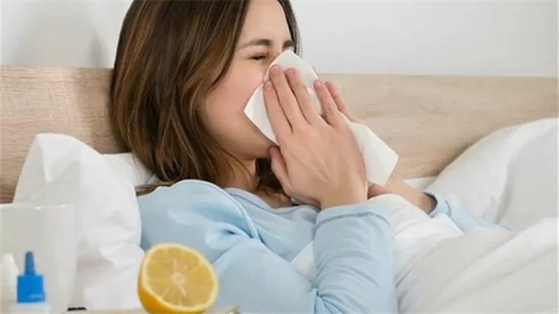 بسيطة للغاية..10 طرق منزلية لعلاج نزلات البرد