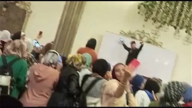 تحرك عاجل من التعليم..«مدرس خصوصي» يرقص مع طالبات على مهرجانات بالمنوفية | فيديو 