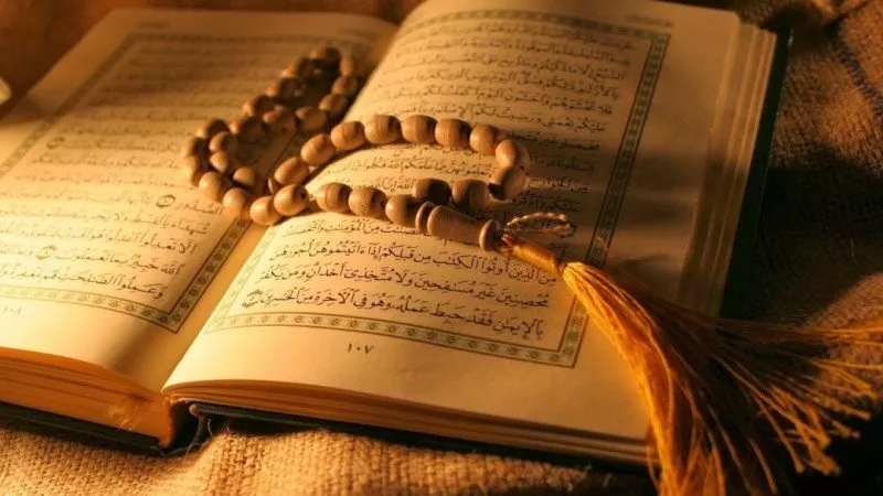 احرص على ترديدها يوميًا..3 آيات قرآنية لها تأثير عجيب على أبنائك | فيديو