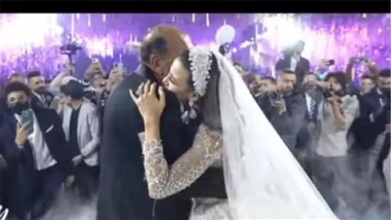 انهارت أمام دموع والدها في رقصة الوداع..أصعب لحظات زفاف فرح شعبان ملكة جمال مصر | فيديو
