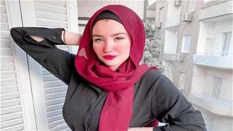 دموع وحجاب وكلام جريء.. ألغاز في لغة جسد حنين حسام أمام القاضي | فيديو