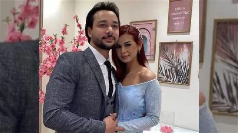 مينفعش كدة جوزي جنبي..منة عرفة تنفعل بسبب زفاف علي غزلان | فيديو