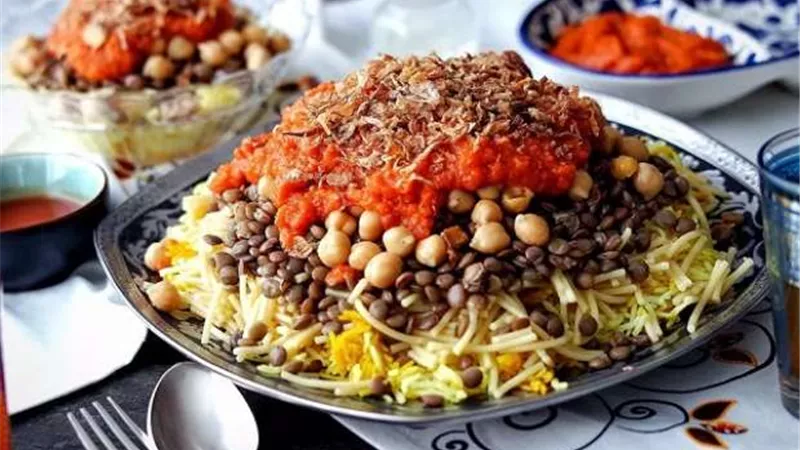 تحدث بحالة واحدة.. طبيب يحذر من مكون في الكشري يعرضك للإصابة بالسرطان