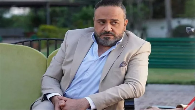 إحنا ماشيين بعلاج.. خالد سرحان يسخر من منة عرفة بعد رفضها القبلات