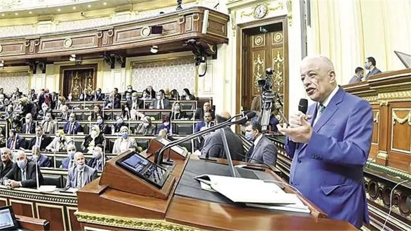 أزمة المناهج وتعيين المدرسين تشتعل..الحكومة تعتذر لـ«النواب» بسبب لعبة وزير التعليم