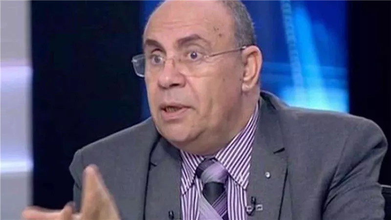جوزها مات ليلة الدخلة.. مبروك عطية يرد على شكوى سيدة من عزوف الرجال عنها | فيديو