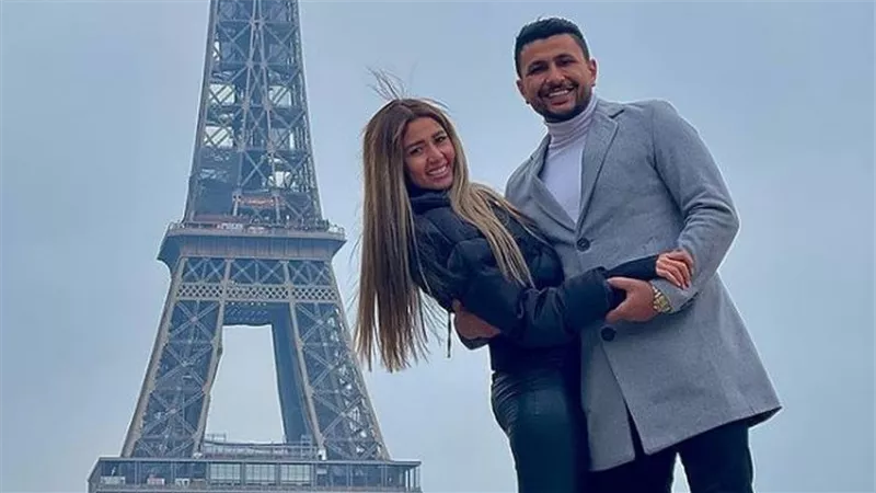 أكل ومرعة وقلة صنعة..علي غزلان يمازح زوجته بفيديو غريب على تيك توك | شاهد
