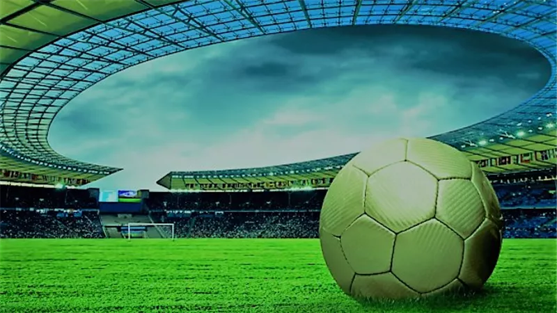 قلوب توقفت عن النبض.. 5 مواقف صعبة شهدتها ملاعب كرة القدم في 2021