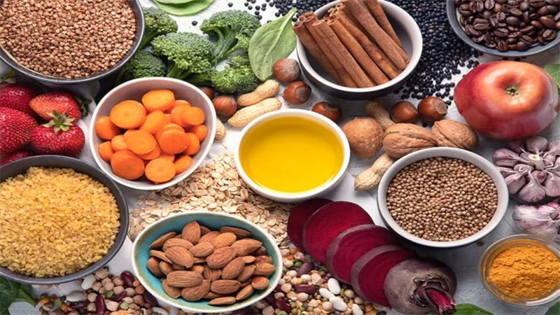 بعضها تتناولها يوميًا دون وعي.. 6 أطعمة تدمر صحة الكبد