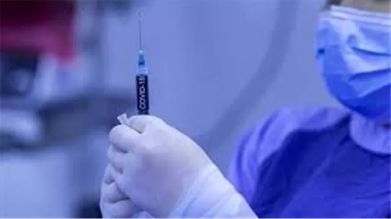 بيان عاجل من الحكومة بشأن دفع مبالغ مالية مقابل الحصول على الجرعة الثالثة من لقاح كورونا