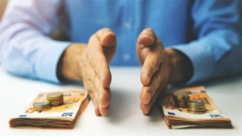 شاب يسأل والإفتاء تجيب..هل يحق لي استرداد ما أنفقته على والدتي في فترة مرضها؟