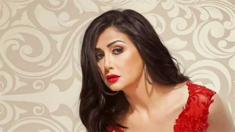 «رحلة مع حبيبي».. غادة عبدالرازق تثير الجدل بصور جديدة داخل طائرة | شاهد