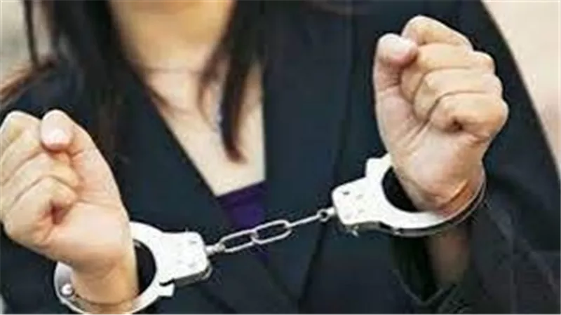 نشرت فيديو على فيسبوك.. سيدة تدعى اقتحام الشرطة لمنزلها ومحاولة التحرش بها