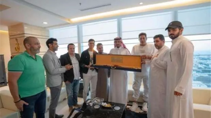 سيف سيدنا أبو لهب.. حمو بيكا يوضح حقيقة تصريحه عن هدية من السعودية 