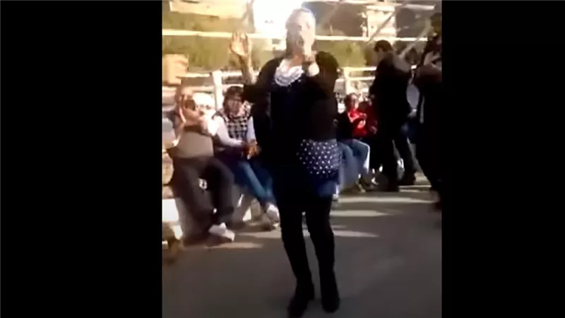 صوروني بدون علمي وسألجأ للقضاء..مدرسة المنصورة تكشف تفاصيل صادمة عن فيديو الرقص الفاضح | شاهد