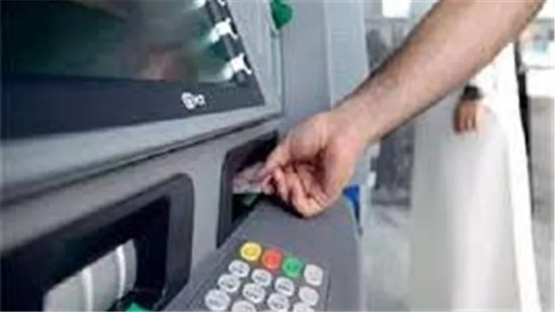 احذر خدعة اللصوص..5 أخطاء تعرضك للسرقة أثناء السحب أو الاستعلام عبر ماكينات الصرف الألي