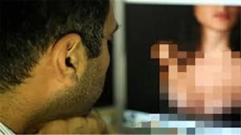نشر فيديو خاصًا لموظفة وزوجها.. تفاصيل صادمة في اعترافات فني محمول بابتزاز سيدة مصر الجديدة