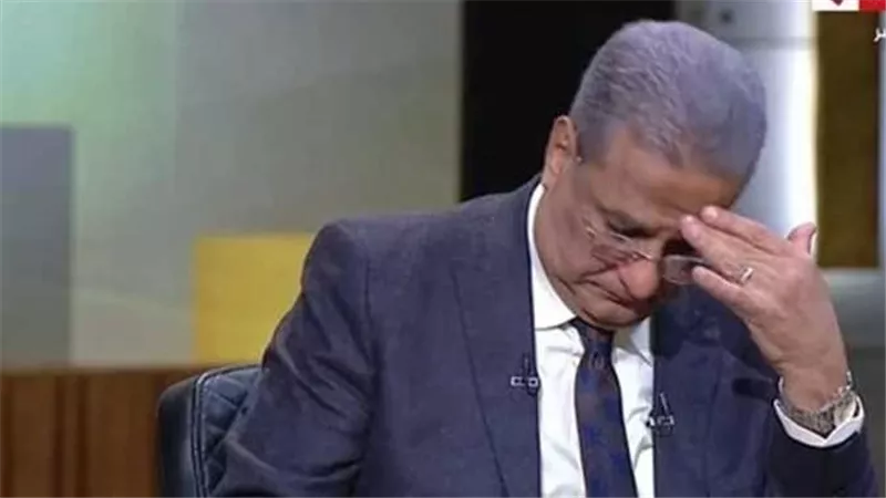 تصرف مفاجئ مع موقف صعب.. مساعد وزير الداخلية الأسبق يتلقى نبأ وفاة شقيقه على الهواء | فيديو