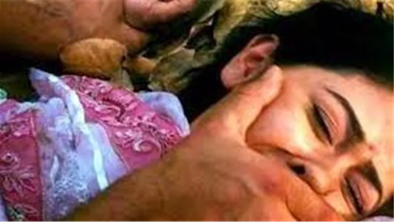 أطفأ السجائر في جسدها وحرقها بـ المكواة..أبشع جرائم التعذيب بسبب علاقة جنسية