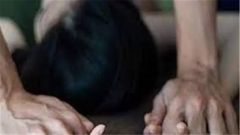 يمارس الرذيلة مع ضحاياه.. دجال بولاق يوهم السيدات بوجود مسّ شيطاني في الرحم