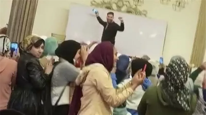 أثناء درس خصوصي..الأمن يكشف ملابسات فيديو مدرس الرقص والغناء مع بعض الطلبة 