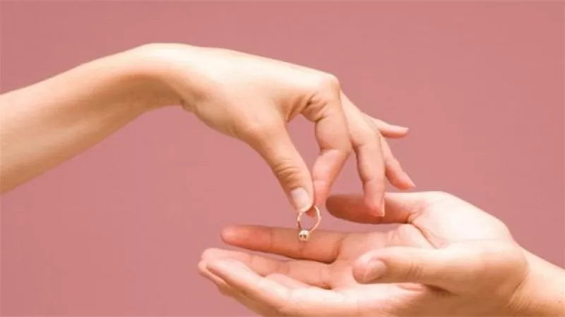 ضربني علقة موت عشان قولتله يخس.. سيدة تطلب الخلع بسبب زيادة وزن زوجها