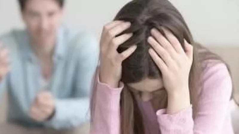  الإفتاء تجيب..هل يغضب الله على سيدة تكره زوجها «ومستمرة عشان العيال»؟ | فيديو
