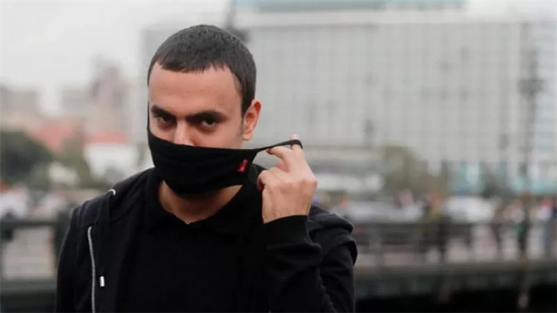 غرامة وحبس وغلق المحلات.. عقوبات مرتقبة لمواجهة أوميكرون في مصر