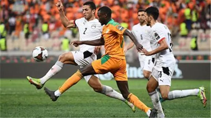 بعد الفوز على الأفيال..احتفالات ورقص داخل غرفة ملابس منتخب مصر | فيديو