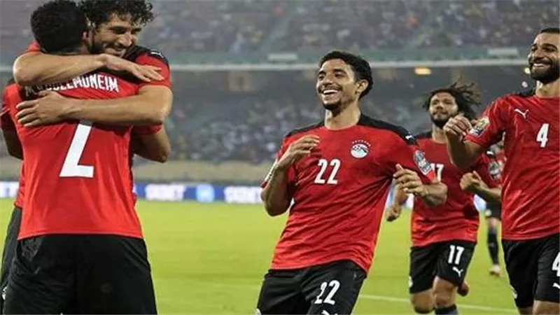 سخر من مكافأة لاعبي المنتخب..فيديو مسرّب لمدرب مصر يثير تفاعلًا واسعًا | شاهد