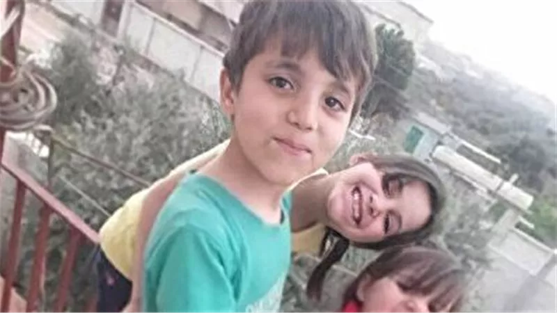 بعد وفاة ريان.. حكاية الطفل السوري فواز القطيفان الذي يلتف حوله العالم 