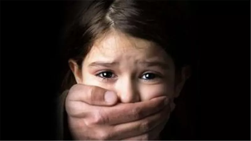 ما فعله كان صادما.. تفاصيل مثيرة في الحكم بالسجن 6 سنوات لمدرس بالمعاش هتك عرض طفلة بالغردقة