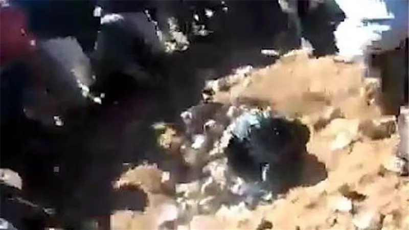 علاقات جنسية خارج الزواج.. طالبان ترجم رجلًا وامرأة حتى الموت في أفغانستان