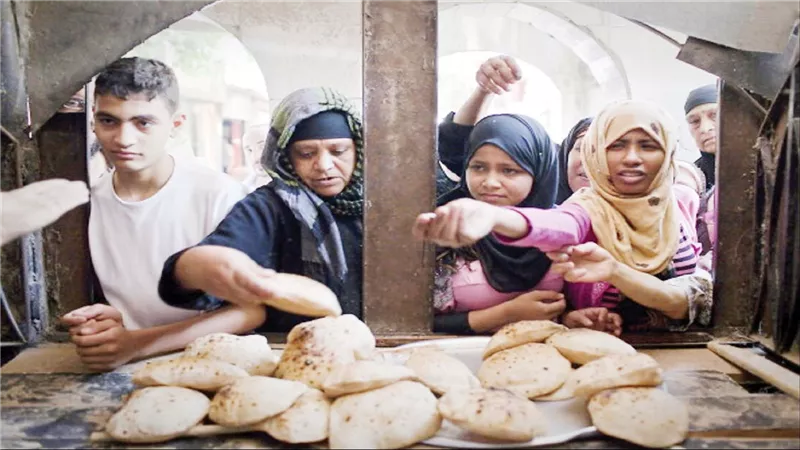 التموين تجيب.. متى يرتفع سعر رغيف الخبز؟ | فيديو