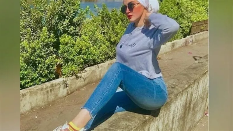 يا رب نجينى عاوزة أروح لأمي.. حنين حسام تنهار خلال محاكمتها في «الاتجار بالبشر»
