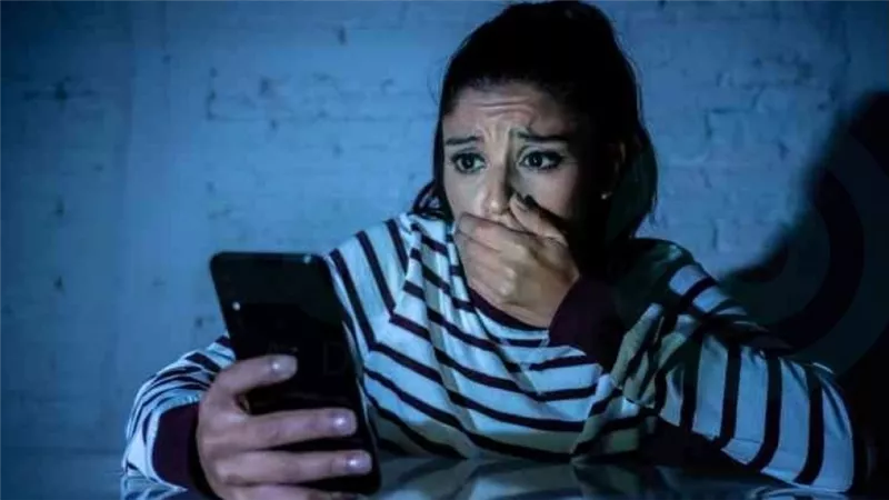 صور خادشة وفيديوهات خاصة..تفاصيل مثيرة عن ضبط عامل لـ«تهديد وابتزاز» 8 سيدات في 3 محافظات