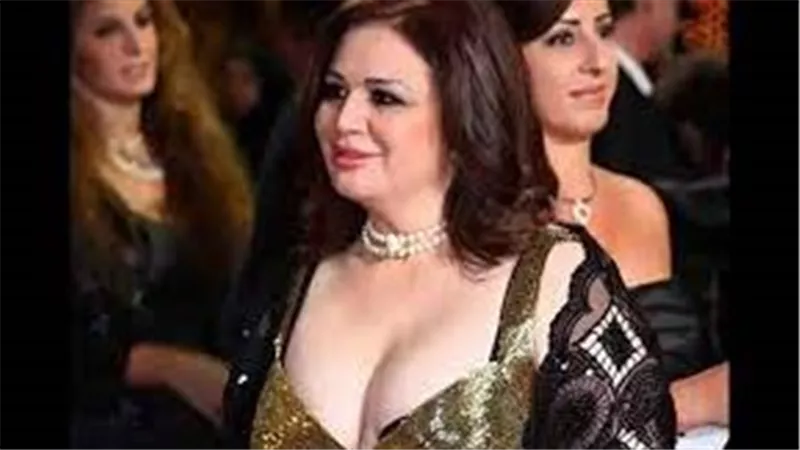 أنا حرة.. رد ناري من إلهام شاهين بعد تعرضها لهجوم بسبب دعمها لـ إبراهيم عيسى 