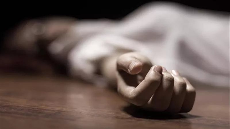 تفاصيل صادمة..عاطل يقتل زوجته الحامل بـ 6 طعنات ويجوب الشارع عاريا بحلوان