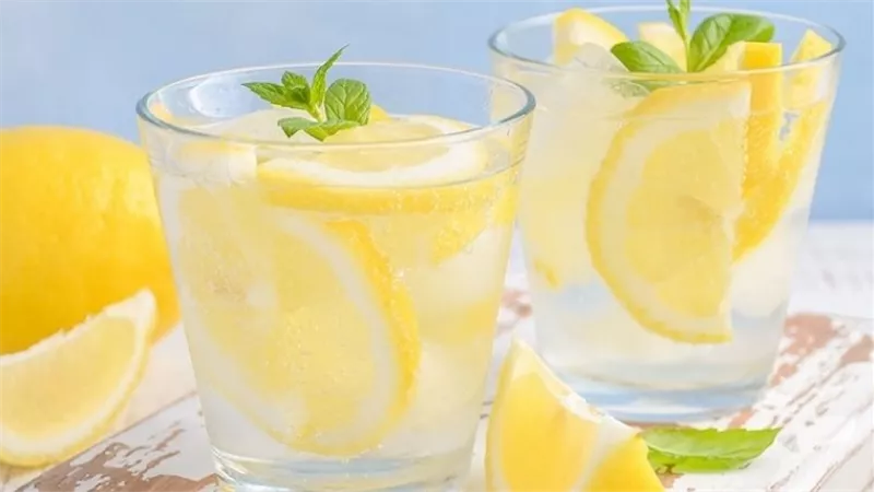 يسبب خطورة كبيرة..تحذير عاجل من تناول الليمون في هذه الأوقات
