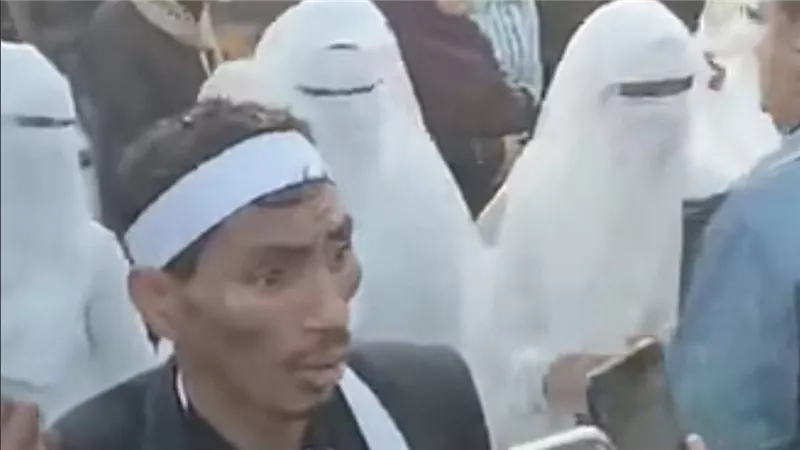 تفاصيل مثيرة جديدة تكشف حقيقة زواج شاروخان قنا من 4 فتيات