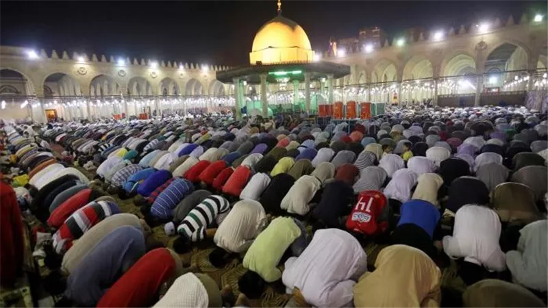 موائد الرحمن وصلاة التراويح.. أبرز قرارات لجنة «مكافحة كورونا» خلال شهر رمضان | فيديو