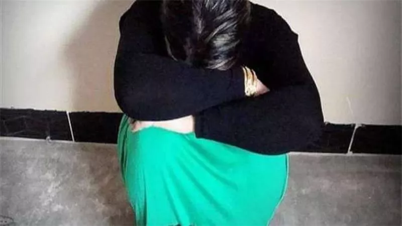 فتحت باب الشقة لقيت جوزي مع زميلتي.. اعترافات مثيرة لزوجة شابة أمام محكمة الأسرة